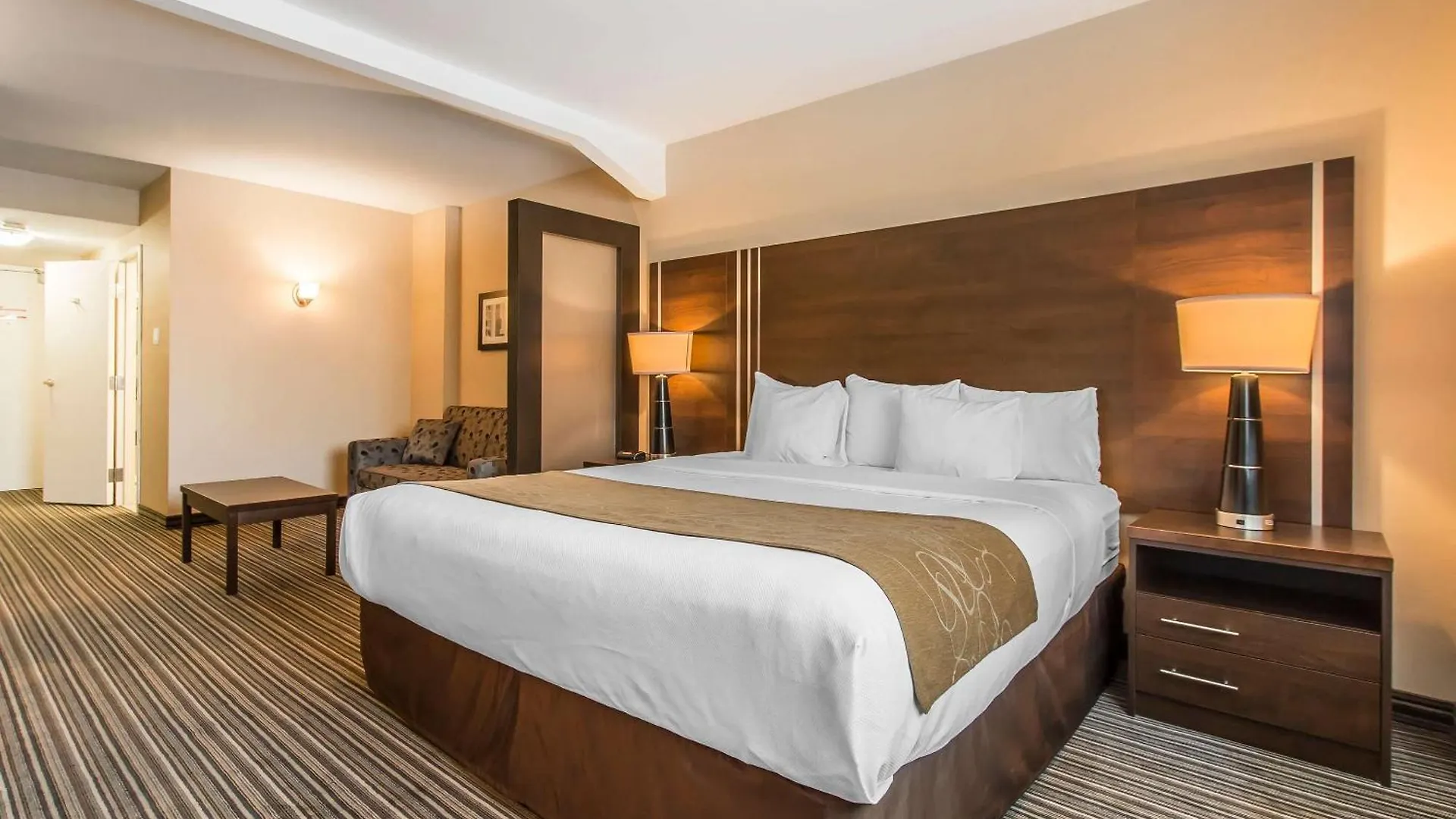 Comfort Suites Downtown Montréal 3*,