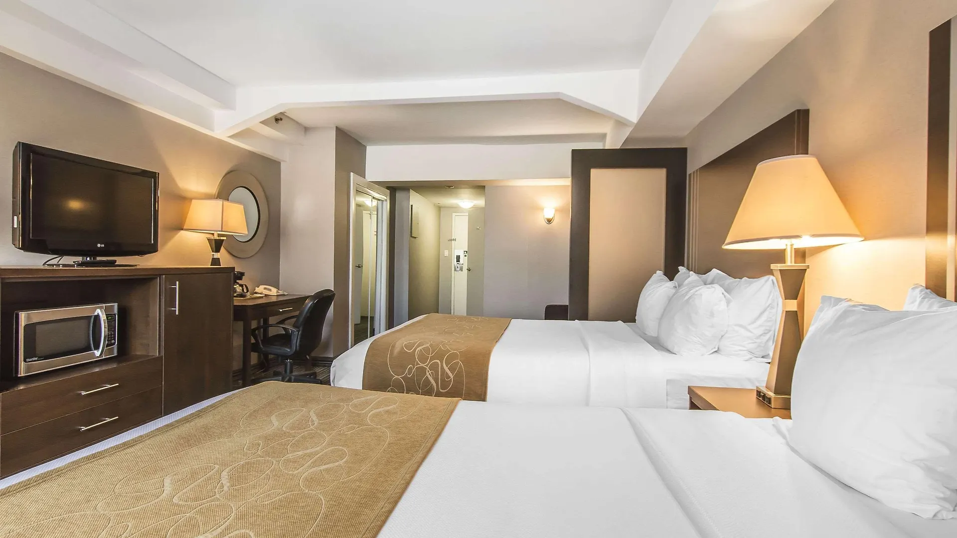 Comfort Suites Downtown Montreal Hotel