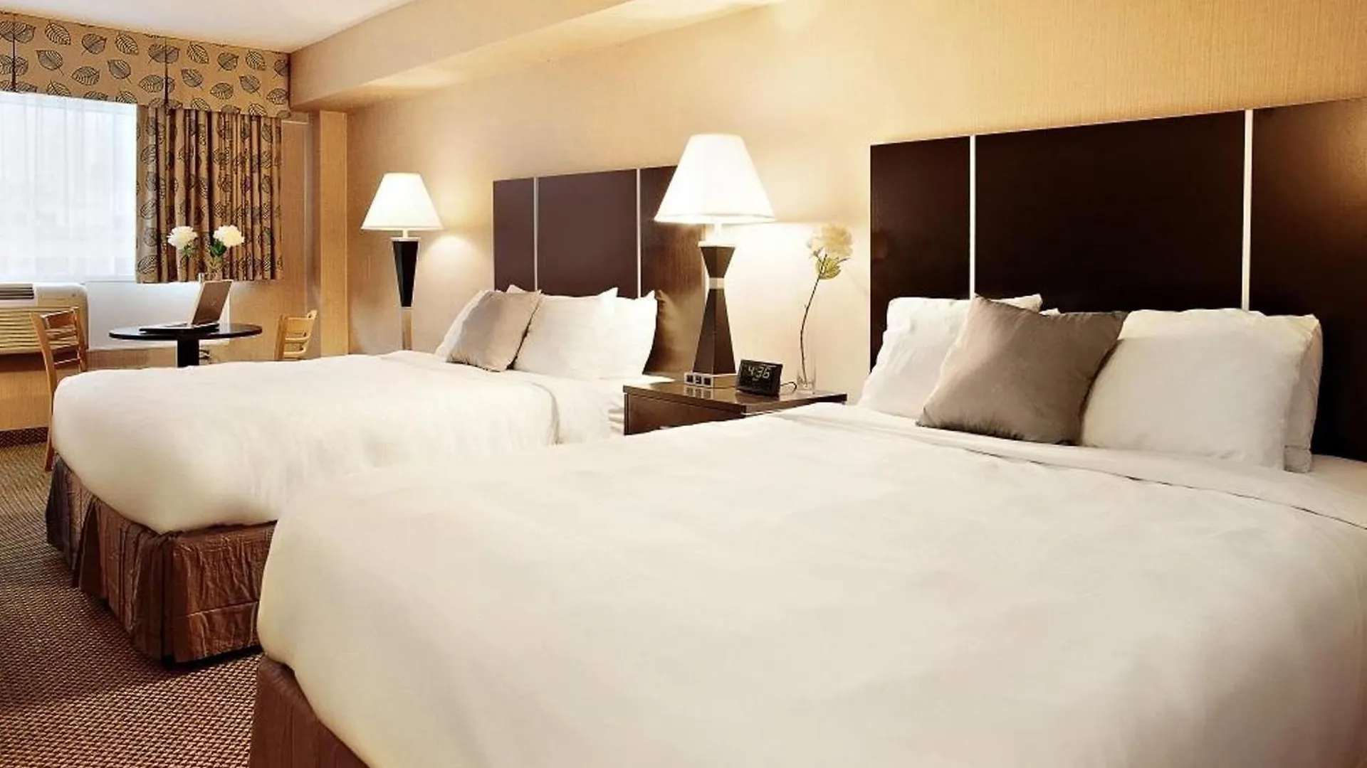 *** Hotel Comfort Suites Downtown Montreal Canada