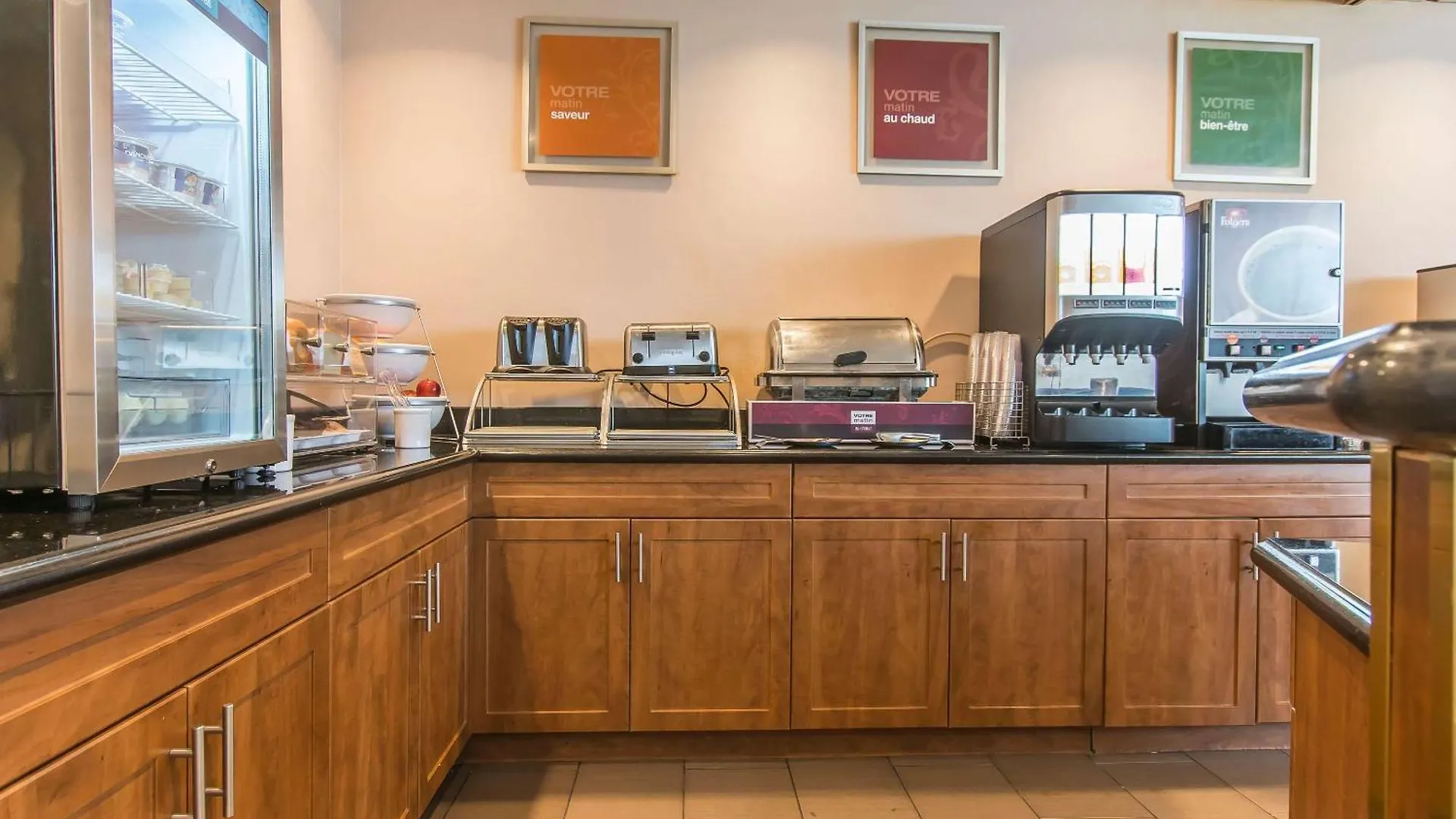 *** Hotel Comfort Suites Downtown Montreal Canada