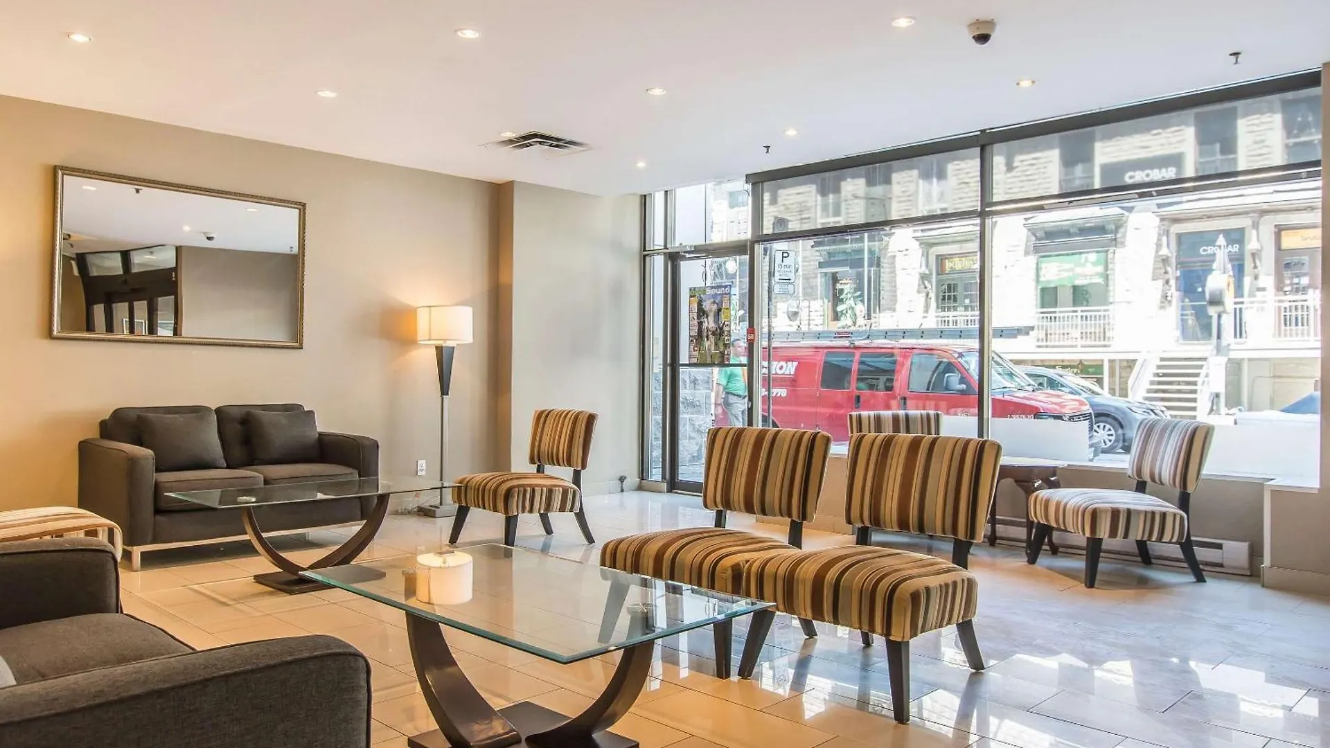 Hotel Comfort Suites Downtown Montreal