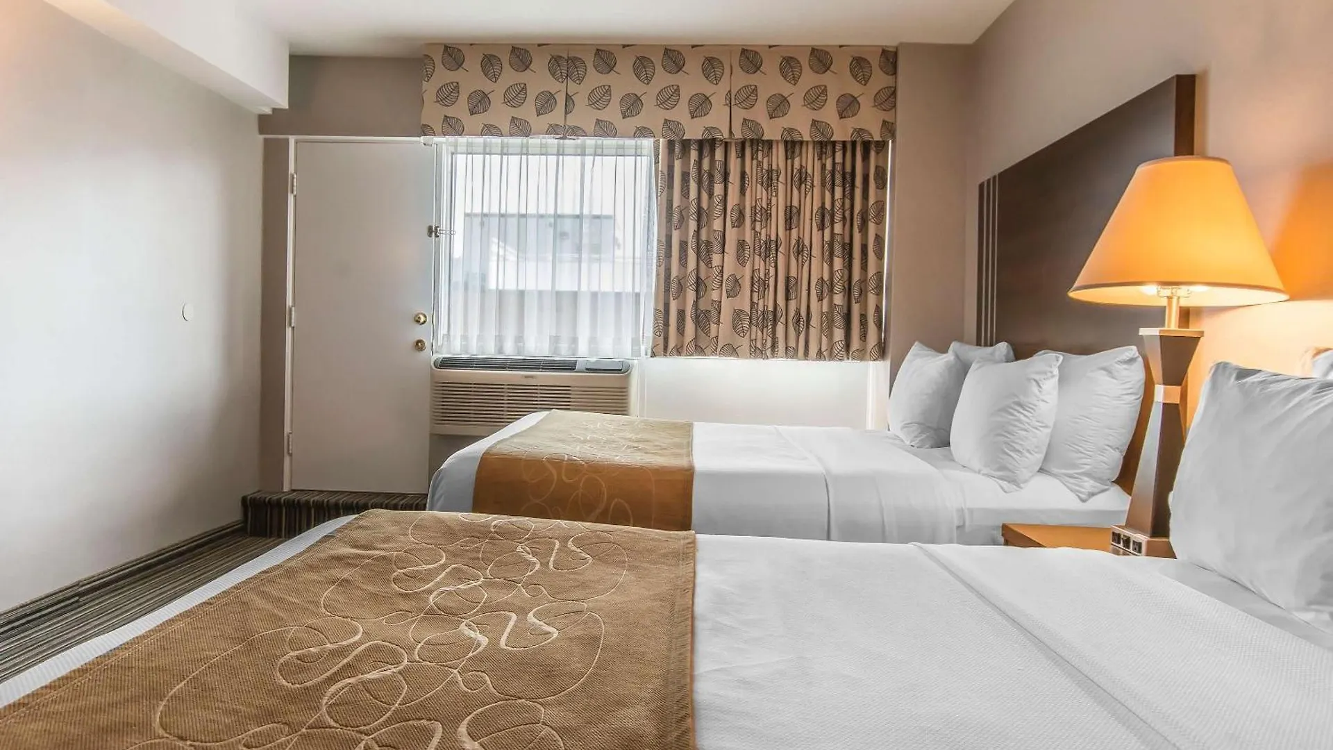 Hotel Comfort Suites Downtown Montreal
