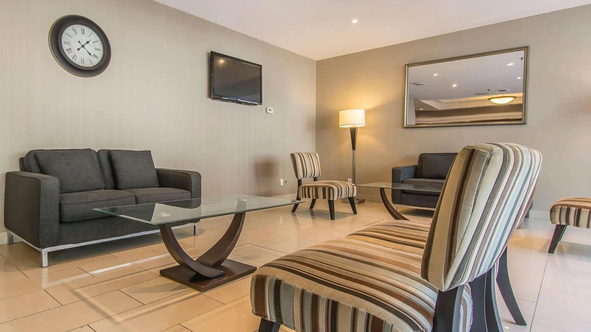 Comfort Suites Downtown Montreal Hotel