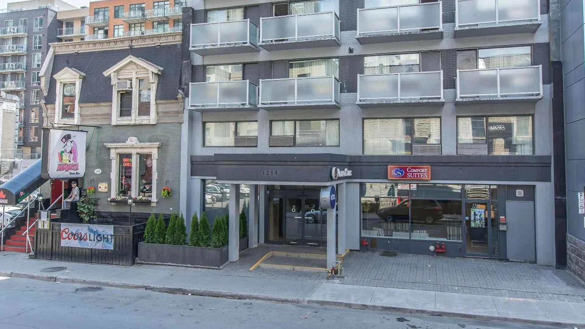 Hotel Comfort Suites Downtown Montreal