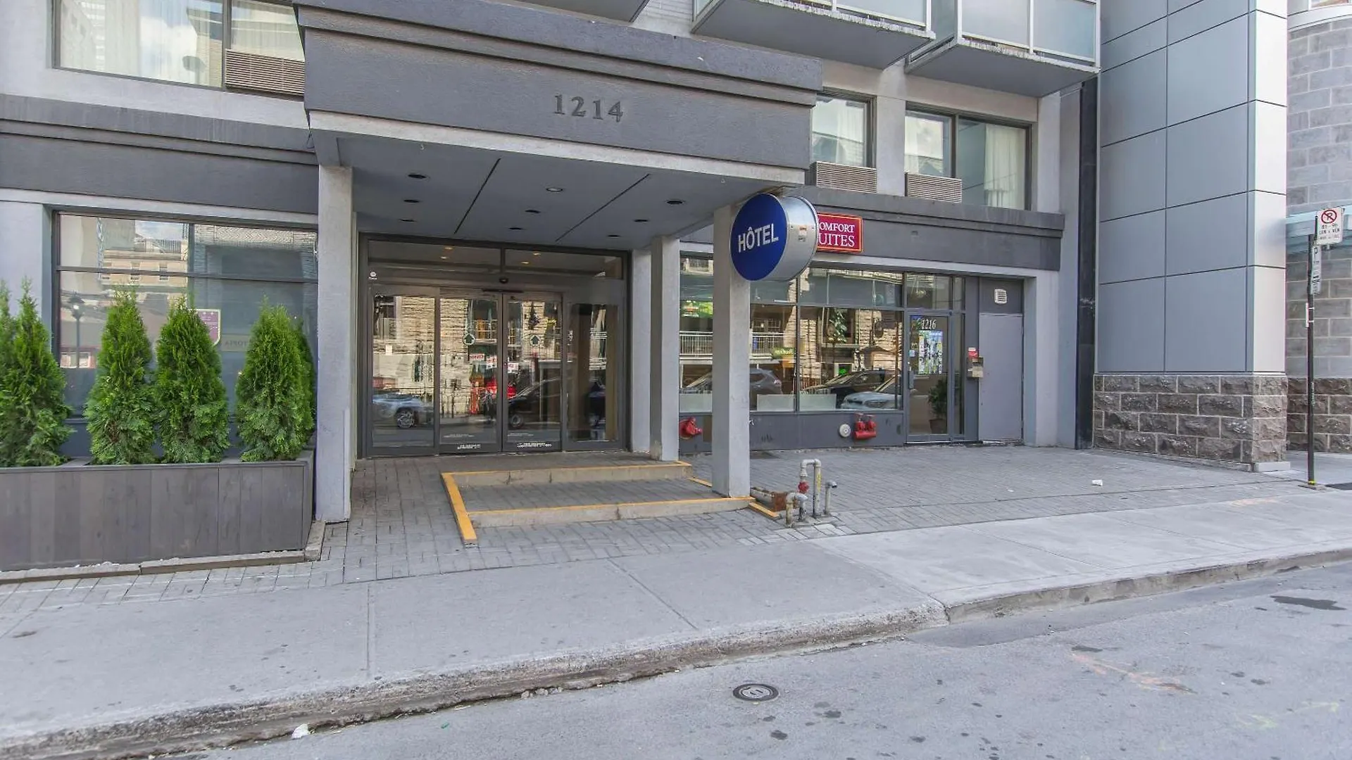 Comfort Suites Downtown Montreal 3*,