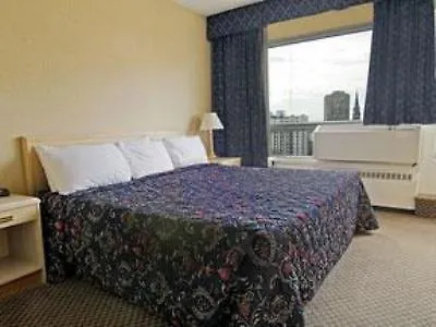 Hotel Comfort Suites Downtown Montreal
