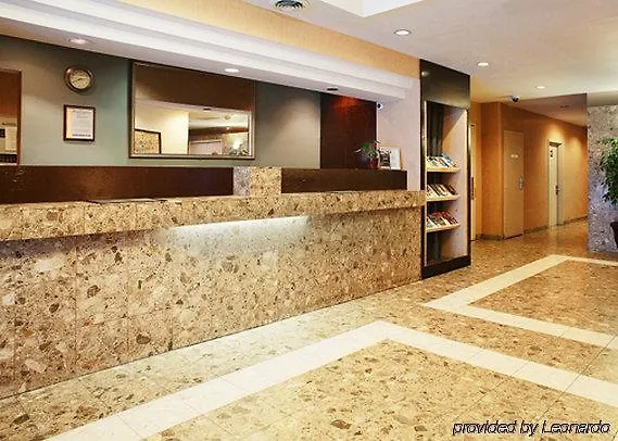 Comfort Suites Downtown Montreal