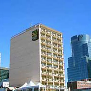 Hotel Comfort Suites Downtown Montreal