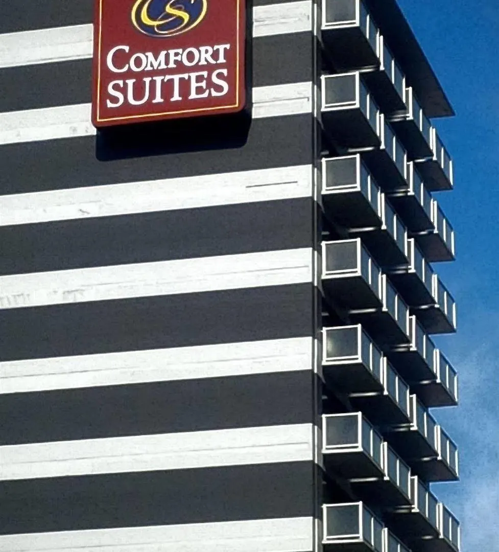 Hotel Comfort Suites Downtown Montreal