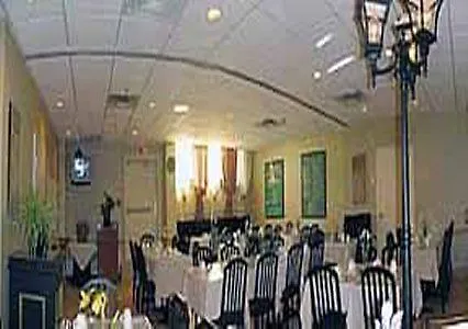 Comfort Suites Downtown Montreal Hotel