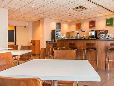 Comfort Suites Downtown Montreal