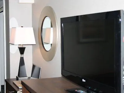 Comfort Suites Downtown Montreal