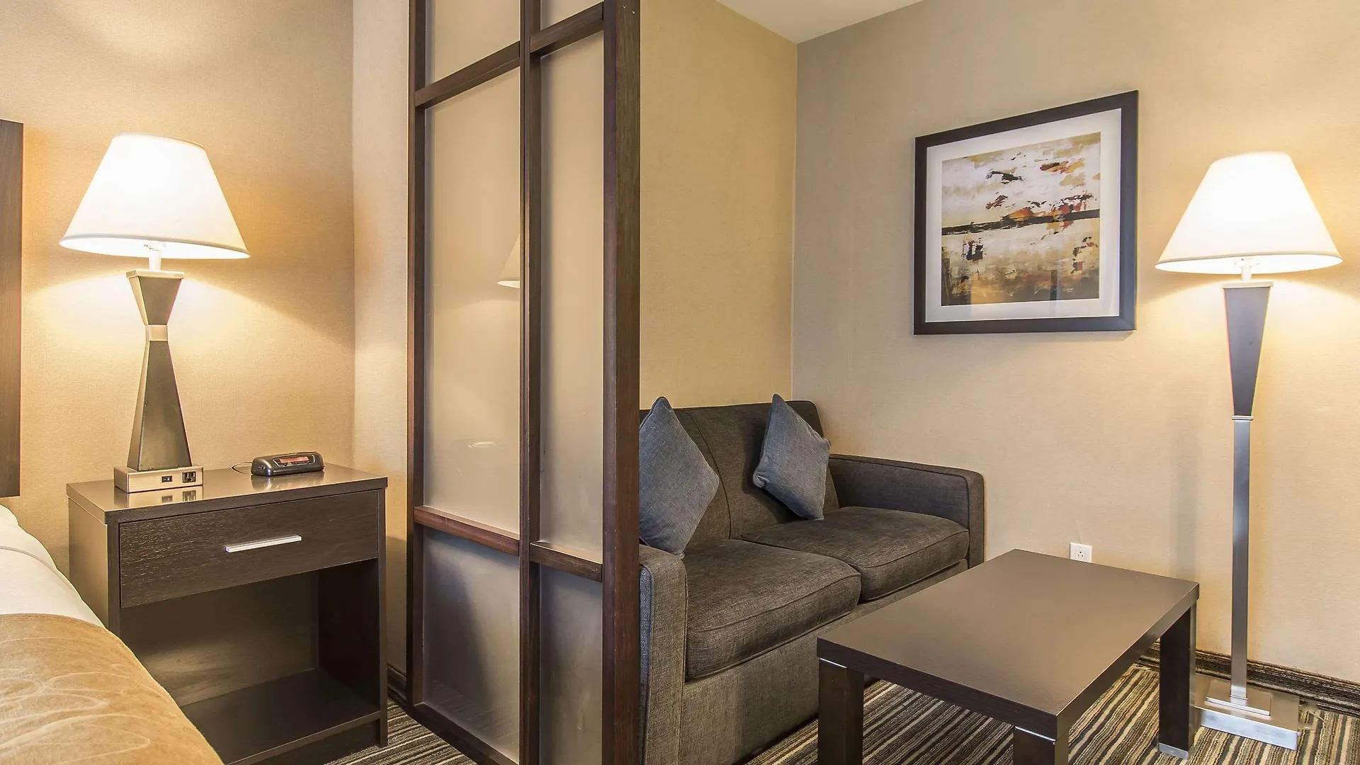 Comfort Suites Downtown Montréal