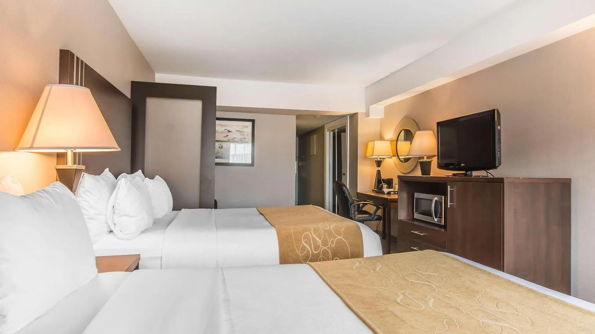 Comfort Suites Downtown Montréal 3*,