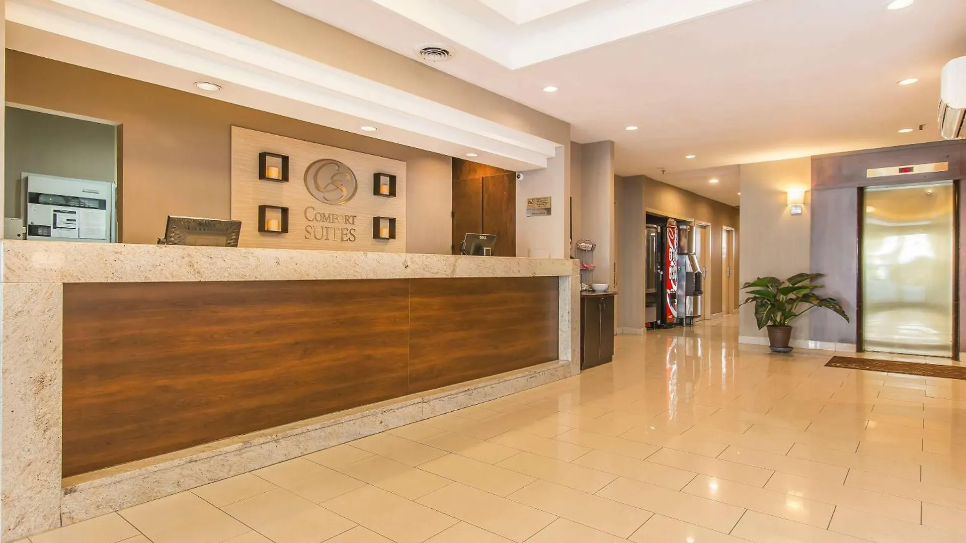 Comfort Suites Downtown Montréal